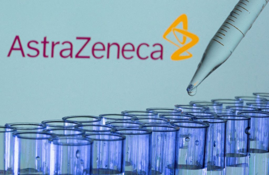 AstraZeneca: Παραδέχεται ότι το εμβόλιο κορονοϊού προκαλεί σπάνιες παρενέργειες