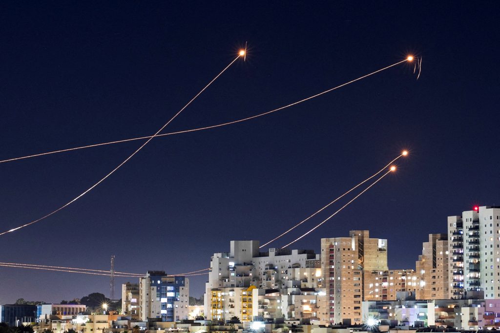 Μέση Ανατολή: Δεκάδες πολεμικά drone του Ιράν πετούν προς το Ισραήλ