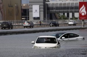 Πλημμύρες στο Ντουμπάι: «Μπορούσαν να προβλεφθούν ή να αποφευχθούν;» – Τι εκτιμά ο διευθυντής της ΕΜΥ