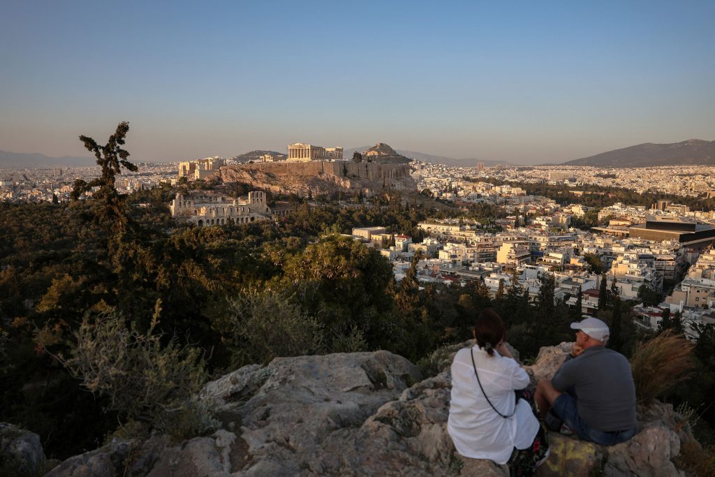 Ευρωβαρόμετρο: Δυσαρέσκεια για δημοκρατία και καθημερινότητα