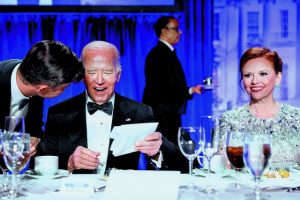 Επίθεση χωρίς έλεος αλλά με πολύ χιούμορ