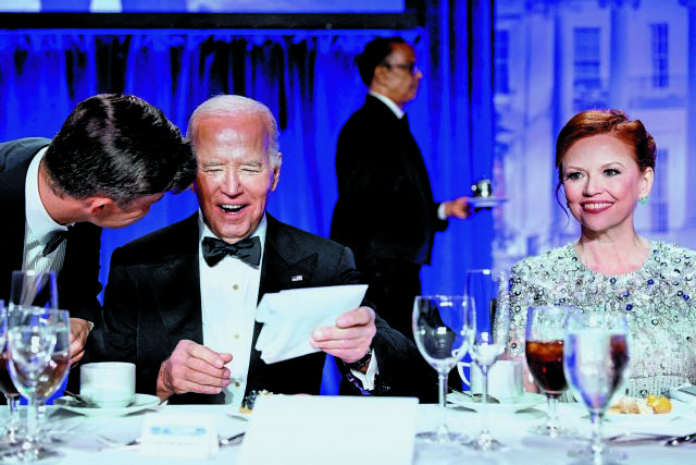 Επίθεση χωρίς έλεος αλλά με πολύ χιούμορ