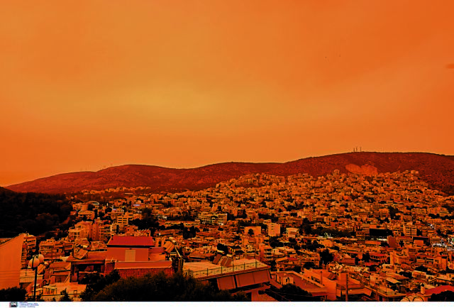 Αφρικανική σκόνη: Πώς εξηγείται το πορτοκαλί απόκοσμο χρώμα στον ουρανό