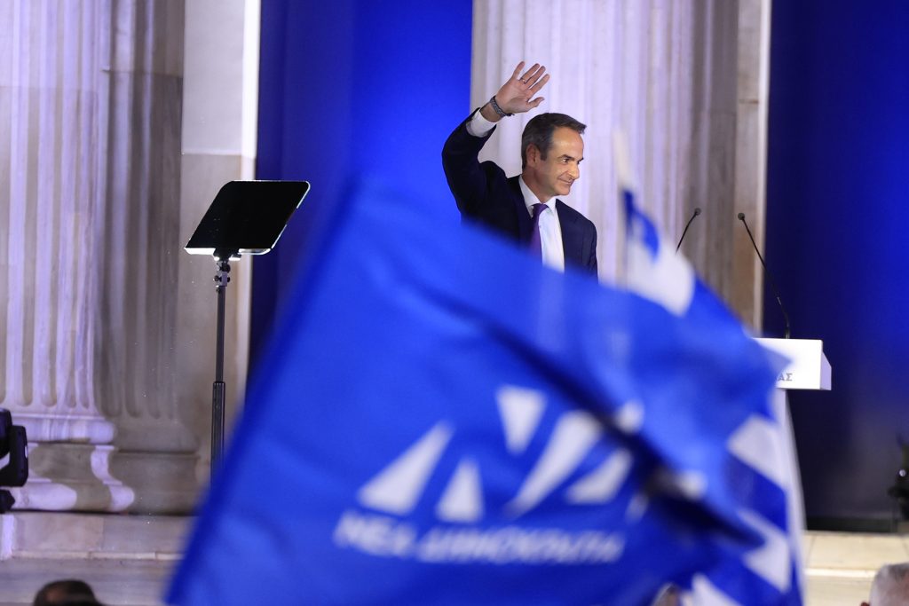 Δεύτερος σε δημοτικότητα ο Μητσοτάκης – Δεν αποδίδει η επιχείρηση συσπείρωσης στη Ν.Δ.