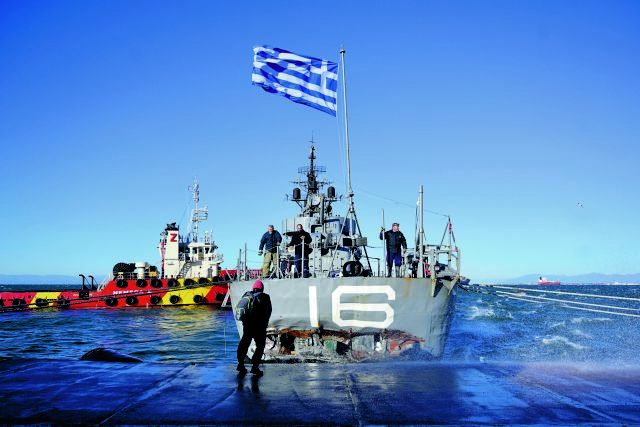 Το «ΒΕΛΟΣ» ψάχνει το λιμάνι του