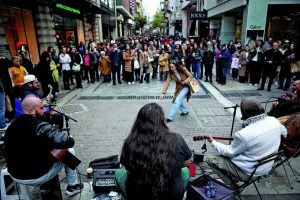 Πίσω από το Ευρωβαρόμετρο, η αλήθεια των Ελλήνων