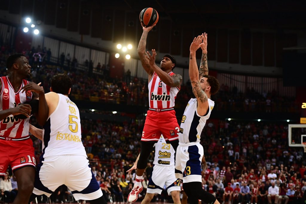 Ολυμπιακός – Φενέρμπατσε 84-81: Πήρε το «θρίλερ» στην παράταση και θα παίξει με την Μπαρτσελόνα στα πλέι οφ