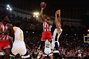 Ολυμπιακός – Φενέρμπατσε 84-81: Πήρε το «θρίλερ» στην παράταση και θα παίξει με την Μπαρτσελόνα στα πλέι οφ