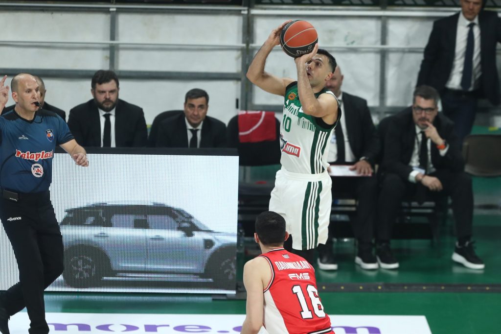Παναθηναϊκός – Ολυμπιακός 77-71: Ο Σλούκας «σφράγισε» το πλεονέκτημα έδρας