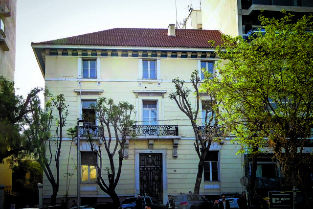 Πολυτελής βίλα με πισίνα η Ρηγίλλης