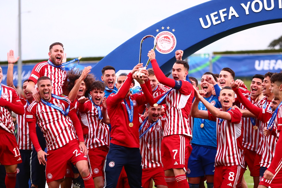 Η απονομή του Youth League στην Κ19 του Ολυμπιακού [Εικόνες & βίντεο]