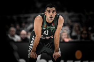 Η αντίδραση του Σλούκα μετά το μεγάλο λάθος: Χτυπιόταν στον πάγκο του Παναθηναϊκού