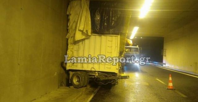 Κλειστή η Αθηνών – Λαμίας στον Άγιο Κωνσταντίνο λόγω ανατροπής νταλίκας