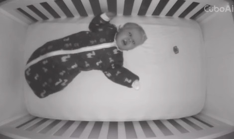 Η στιγμή που ένα μωρό 7 μηνών πνίγεται από την πιπίλα του (σκληρό βίντεο)