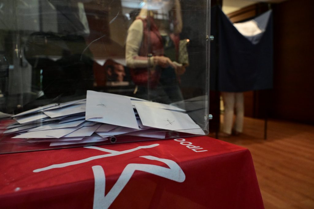 Έκλεισαν οι κάλπες στον ΣΥΡΙΖΑ – Πάνω από 60.000 ψηφοφόροι, ικανοποίηση για τη διαδικασία