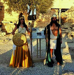 Ερευνα για τους «εισβολείς» με την αρχαιοελληνική περιβολή