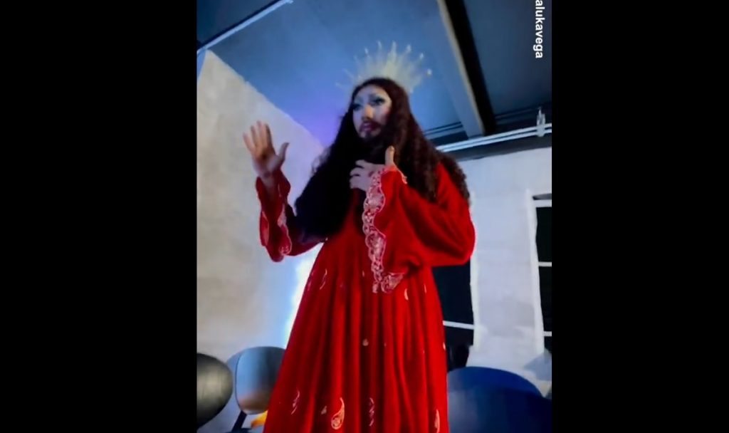 Drag Queen έκανε ροκ σταρ τον Ιησού και κινδυνεύει με φυλάκιση 12 ετών