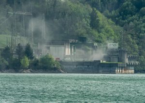 Τουλάχιστον 3 νεκροί στο φλεγόμενο κέντρο παραγωγής υδροηλεκτρικής ενέργειας στην Ιταλία – Προηγήθηκε έκρηξη