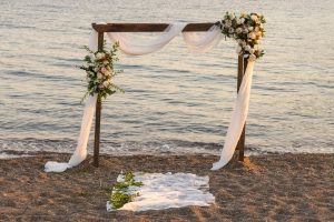 Τέλος οι γάμοι σε δημοφιλή παραλία της Χαβάης – Η «κόντρα» μεταξύ διοργανωτών και κατοίκων της περιοχής 