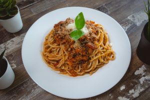 Το λάθος που κάνουμε στα μακαρόνια με κιμά – Ιταλός σεφ αποκαλύπτει τον σωστό τρόπο