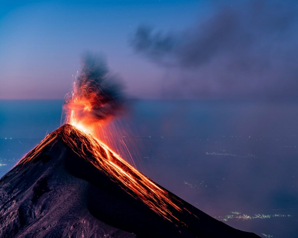 Πού βρίσκεται το ηφαίστειο που εκτοξεύει χρυσό 6.000 δολαρίων κάθε μέρα