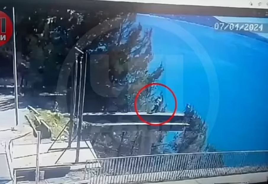 Σοκαριστικά πλάνα από την πτώση γυναίκας στο κενό – Η μοιραία φωτογράφιση