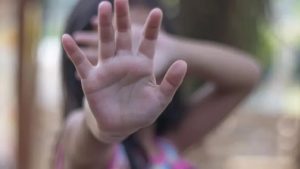 «Με πείραξε ο μπαμπάς» – Σοκάρει η καταγγελία 5χρονου κοριτσιού στο Πέραμα