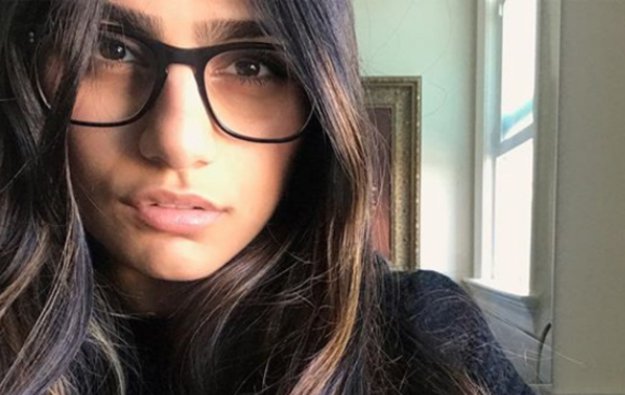 «Πρώτα από όλα είσαι ηλίθιος» – Όταν η Μία Καλίφα απογοήτευσε θαυμαστή της