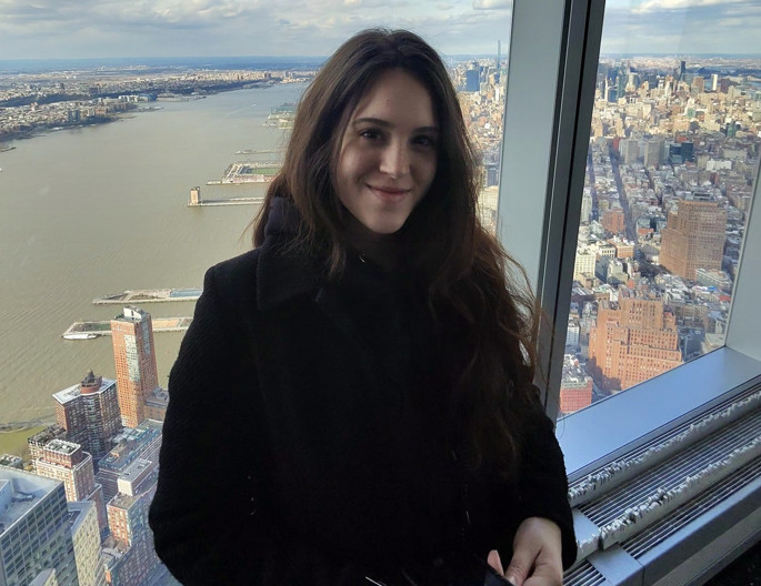 Αυτή είναι η 26χρονη Ελληνίδα που μίλησε στη Γαλλική Βουλή και καταχειροκροτήθηκε