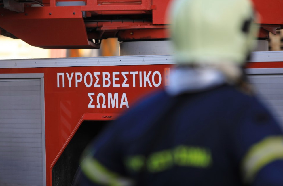 Σορός άνδρα εντοπίστηκε σε ξενοδοχείο στη Λιοσίων μετά από πυρκαγιά – Απεγκλωβίστηκαν πέντε άτομα