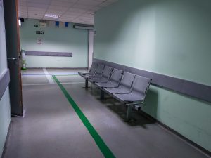 Κομισιόν: Παραπομπή της Ελλάδας στο Ευρωπαϊκό Δικαστήριο για καθυστερήσεις πληρωμών από τα νοσοκομεία
