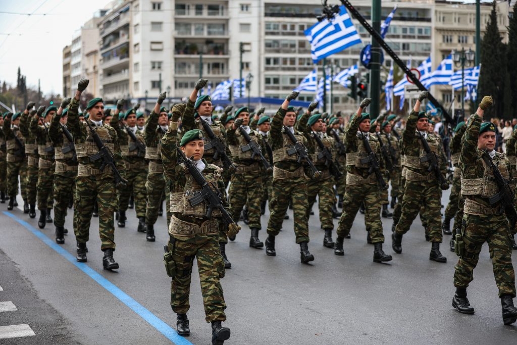 Έρευνα: Πόσοι Έλληνες θα πήγαιναν να πολεμήσουν στην Ουκρανία;