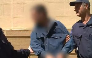 Πάτρα: «Τρώω ξύλο πολύ καιρό» – Τι ισχυρίζεται ο σύντροφος της 47χρονης που πήδηξε από παράθυρο για να σωθεί