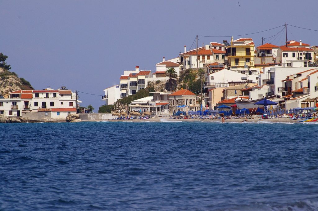 Αυτό είναι το Ελληνικό νησί γίνεται πόλος έλξης χιλιάδων Τούρκων