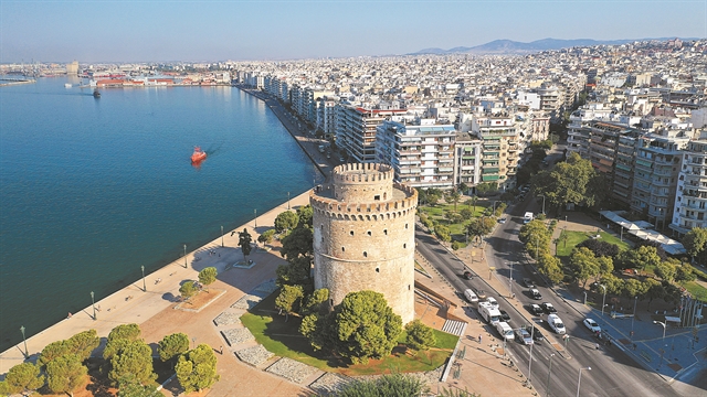 Θεσσαλονίκη: Νεκρός ο άνδρας που έπεσε από τον Λευκό Πύργο