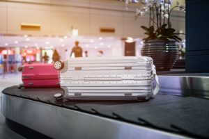Πείτε… αντίο στην αναμονή – Το απίστευτο κόλπο για να βγαίνουν οι αποσκευές σας πρώτες από το αεροπλάνο