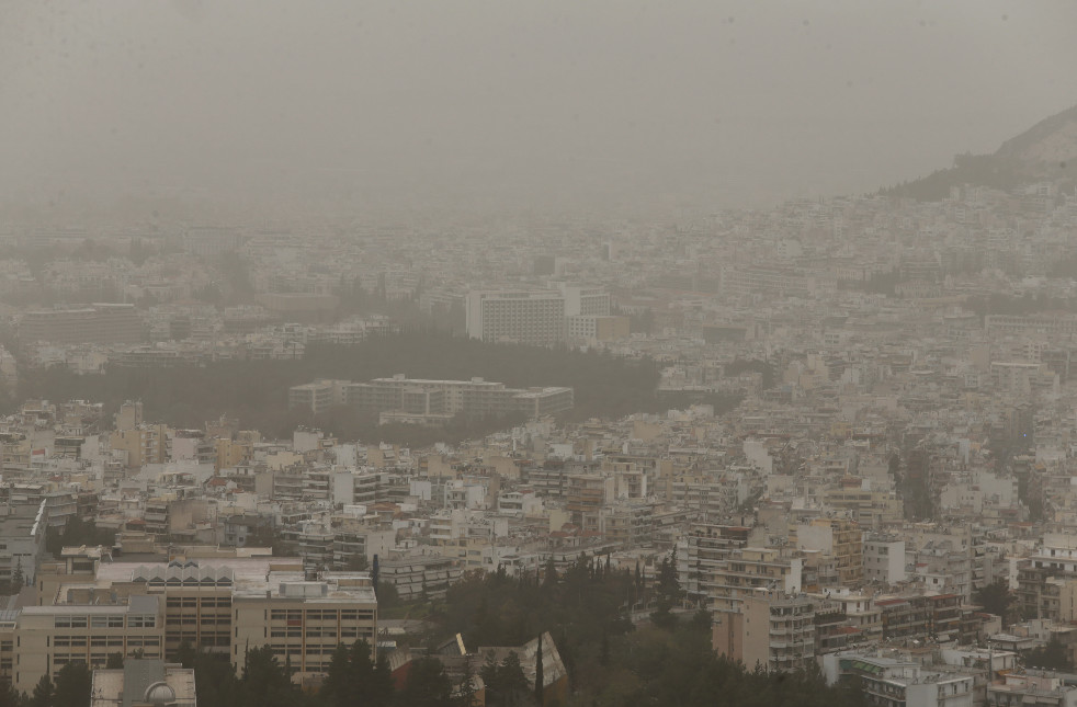 Μέχρι πότε θα καλύπτει την Ελλάδα η αφρικανική σκόνη – Ανεβαίνει στους 30 βαθμούς η θερμοκρασία