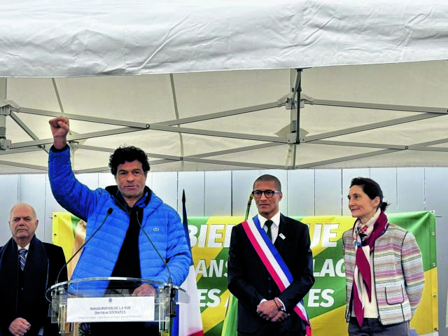 Το Παρίσι δεν ξεχνά τον «Γιατρό»