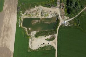 Τέμπη: Τρία εκπαιδευμένα σκυλιά σε αναζήτηση DNA στο οικόπεδο που μεταφέρθηκαν τα χώματα