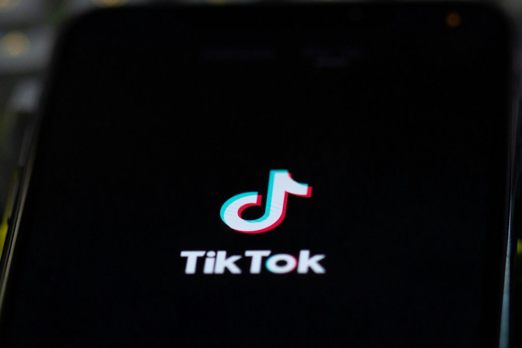 Το TikTok ο νέος «βασιλιάς» των social media – Πώς ο ιδρυτής έγινε ο κορυφαίος επιχειρηματίας του πλανήτη