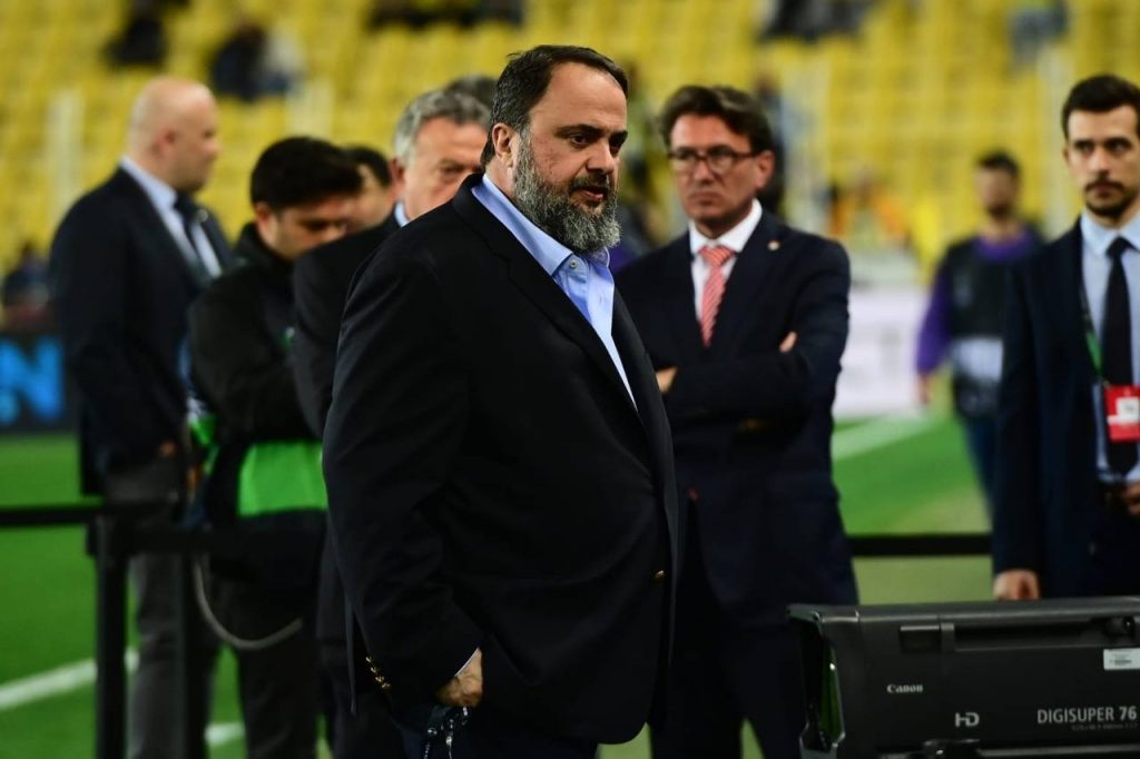 Ο Βαγγέλης Μαρινάκης στη Νιόν για τον ημιτελικό της Κ19 του Ολυμπιακού