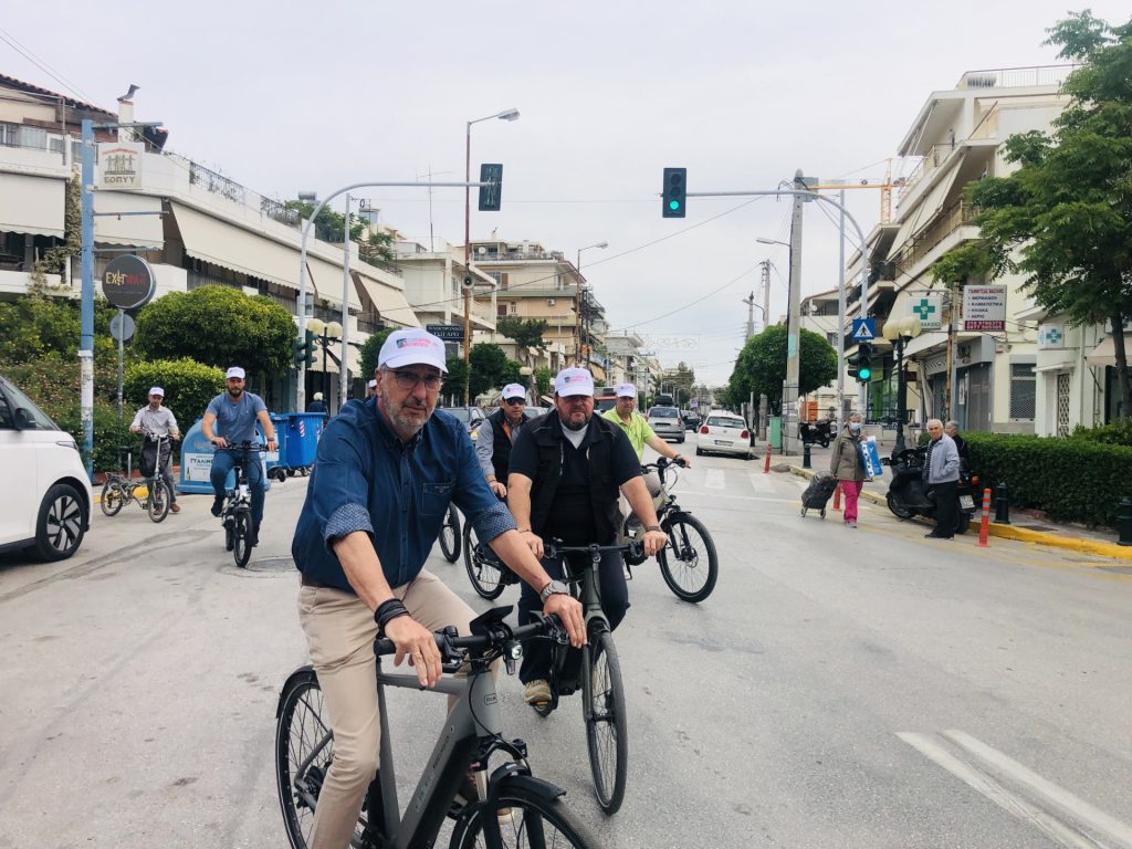 Πάμε με ποδήλατο Δήμαρχε!: Ο Δήμαρχος Αγ. Δημητρίου έκανε πετάλι και είδε στην πράξη τα οφέλη του ποδηλάτου