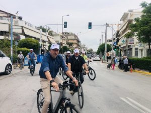 Πάμε με ποδήλατο Δήμαρχε!: Ο Δήμαρχος Αγ. Δημητρίου έκανε πετάλι και είδε στην πράξη τα οφέλη του ποδηλάτου