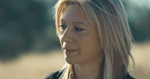 Καρυστιανού κατά Μητσοτάκη: «Είναι δυνατόν να μιλά για θεωρίες συνωμοσίας;»