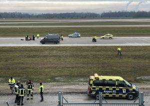Γερμανία: Ακτιβιστές για το κλίμα παρέλυσαν τη λειτουργία του αεροδρομίου στο Μόναχο – Οκτώ συλλήψεις