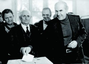 Ανδρέα, ζεις, εσύ μας οδηγείς