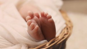 Κόρινθος: Νεαρή γυναίκα δεν πρόλαβε και γέννησε σε προαύλιο νοσοκομείου