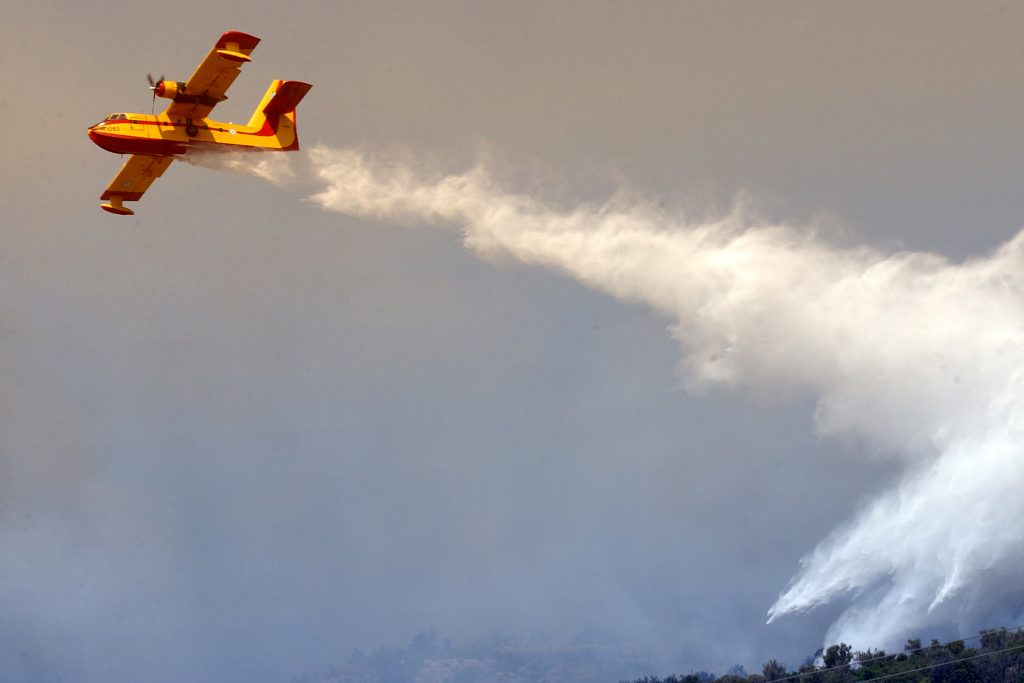 Χαλκιδική: Καναντέρ έριξε κατά λάθος μεγάλη ποσότητα νερού σε ξενοδοχείο – «Από τύχη δεν θρηνήσαμε θύματα»