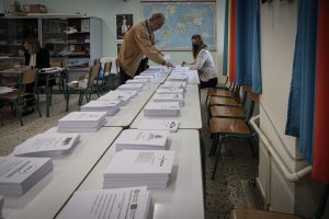 Φοβού την αποχή και τους αναποφάσιστους