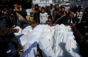 Πόλεμος στη Γάζα: Νέος ομαδικός τάφος ανακαλύφθηκε στο νοσοκομείο Αλ Σίφα – Αποκεφαλισμένα τα περισσότερα πτώματα